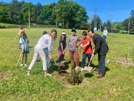 El Ayuntamiento de Oviedo celebra la Semana del Árbol con la plantación de 500 especies en La Florida